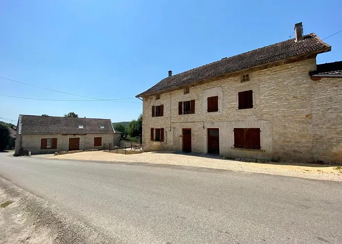 Maison Spacieuse à Boulieu