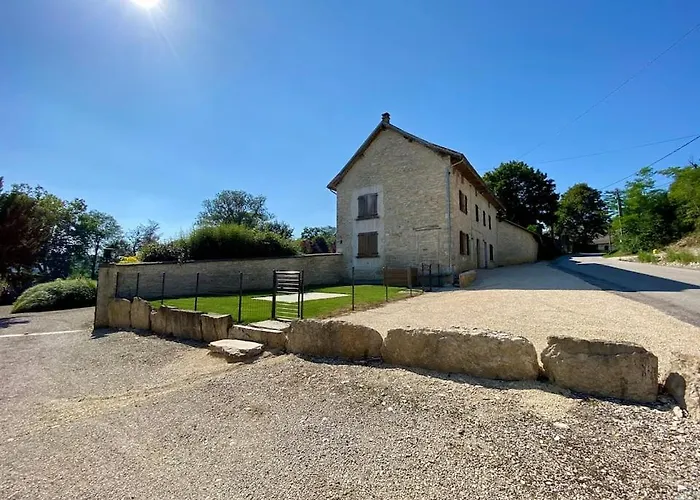 Maison Spacieuse à Boulieu